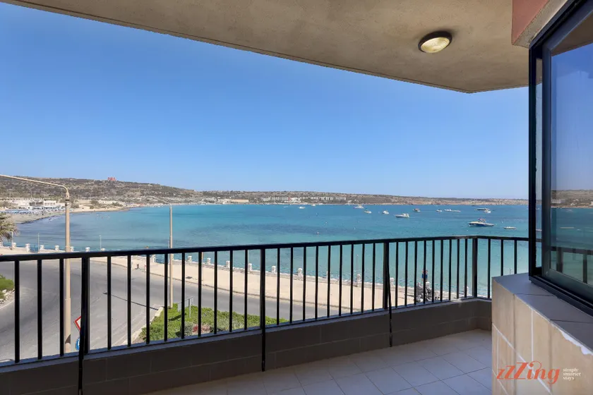 Seafront 2 Bedroom Apartment overlooking Bay - Image 1