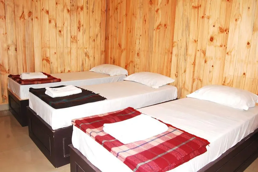 OYO 11739 Town Country Guest House - Image 1