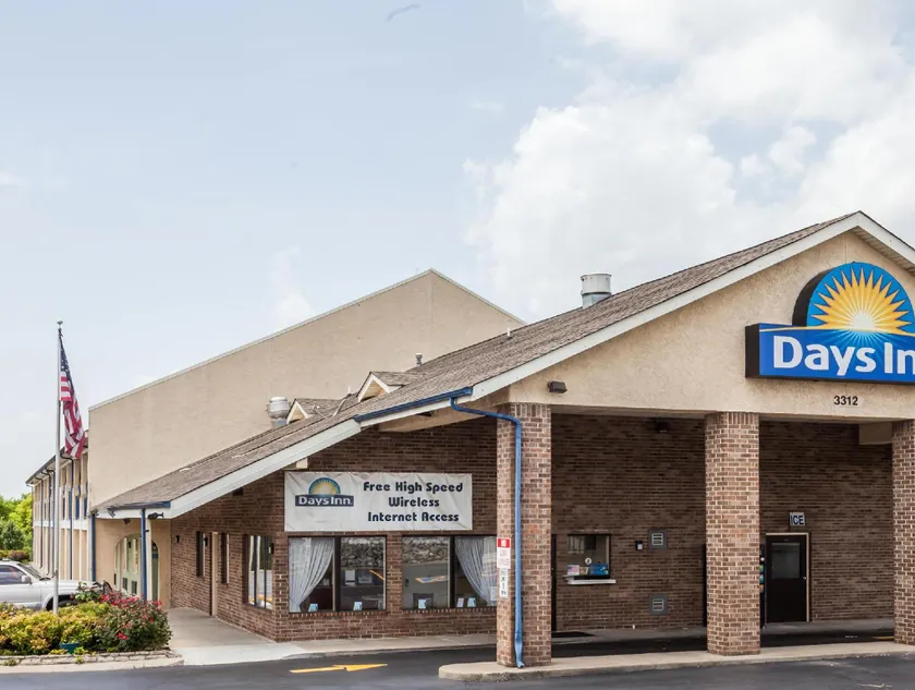 Days Inn by Wyndham Nashville N Opryland/Grand Ole Opry - Image 1