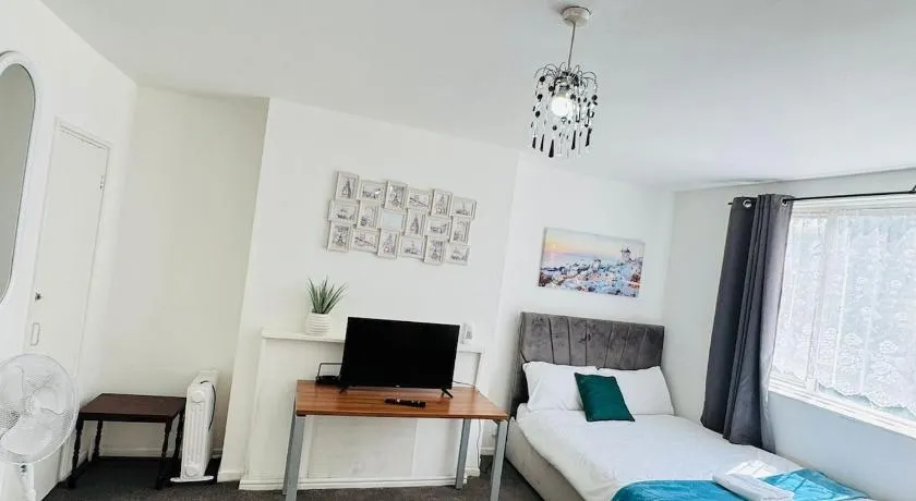 Fantastic Studio flat in great location - Image 1