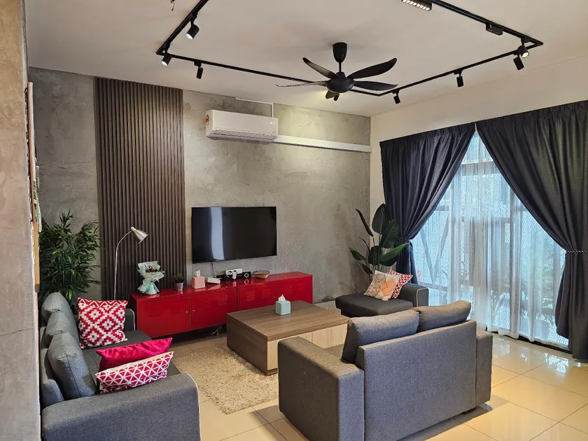 Cheerful-5 bedroom house in Segamat(IV Homestay) - Image 1