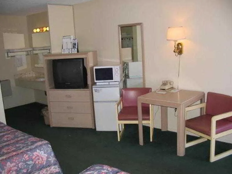 Hotel Salina Beaumont CA - Image 1