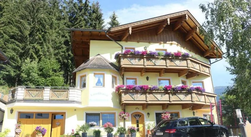 Landhaus Katharina bis 5 Personen mit Saunachalet und Blick auf die Bergwelt des Zillertals - Image 1