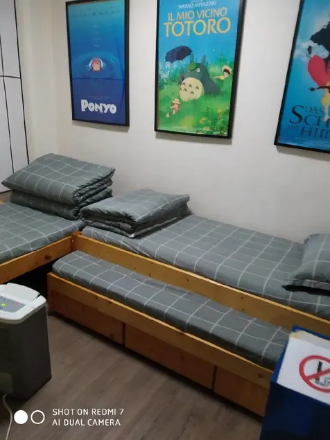 Jordan Triple Room, 3, 703-3, beside Jordan MTR Station, Private Bathroom, Luggage Storage, Elevator - Image 1