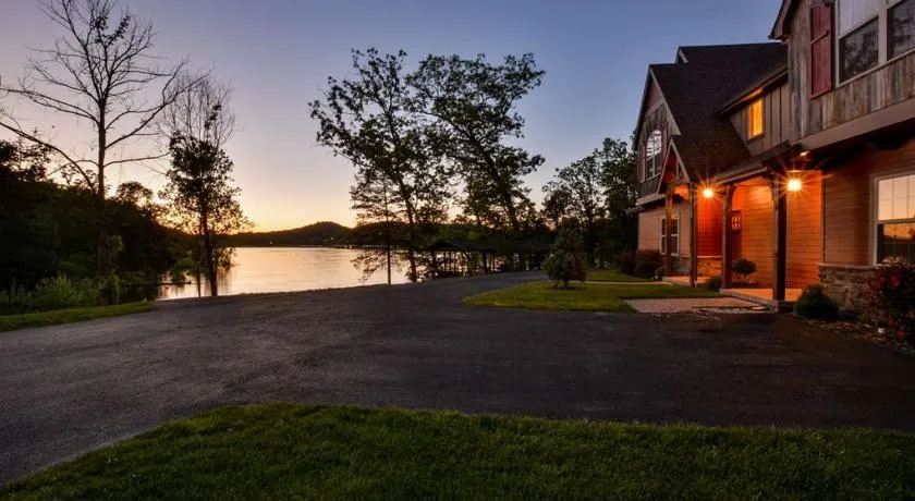 Chalets Resort Luxury Lakefront Villa Amazing View 2 Pools Free Amenities Dock - Image 1
