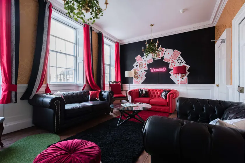 The Wonderland Townhouse - Amazing Alice in Wonderland 8BDR - Image 1