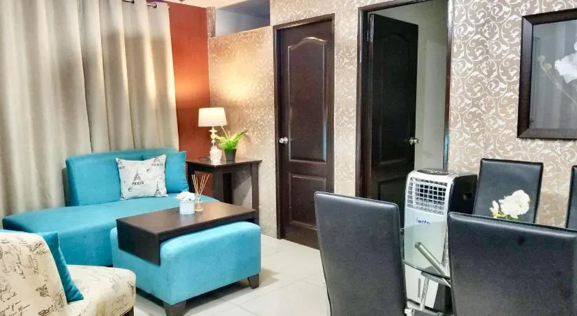 Super Cute Hampton Suites - Image 1