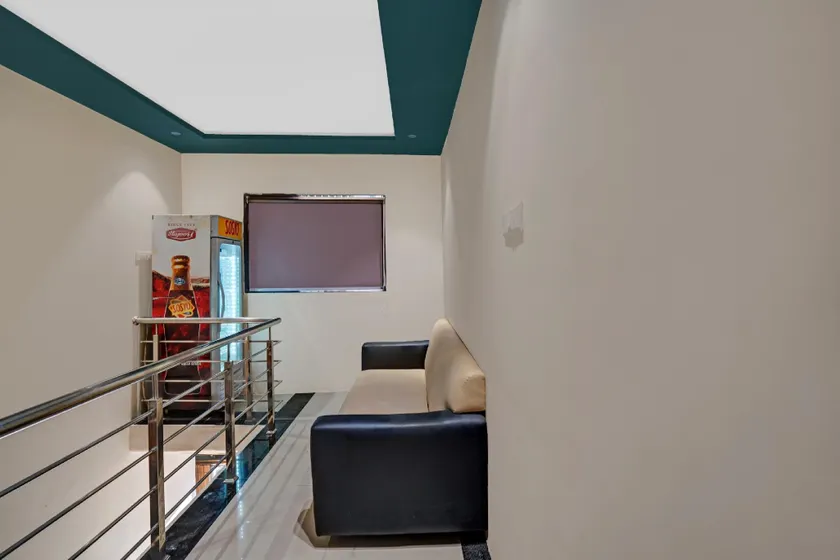 Hotel O by OYO Nidhivan Hotel And Rooms - Image 1