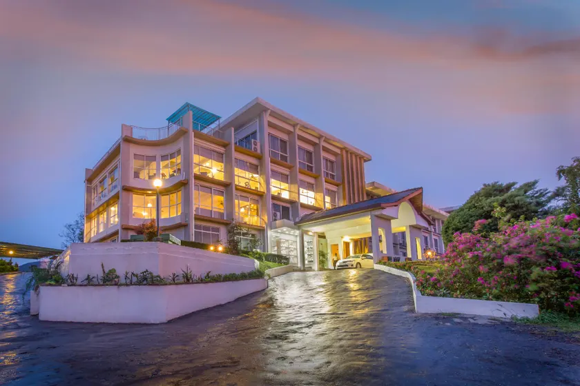 Hotel Topaz - Image 1