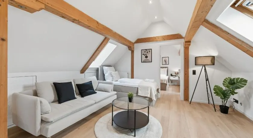 Malu Rooms - im Zentrum, Balkon, Klima, 24h Checkin, Waschmaschine, SmartTv, am Schloss, Saniert und modern - Image 1