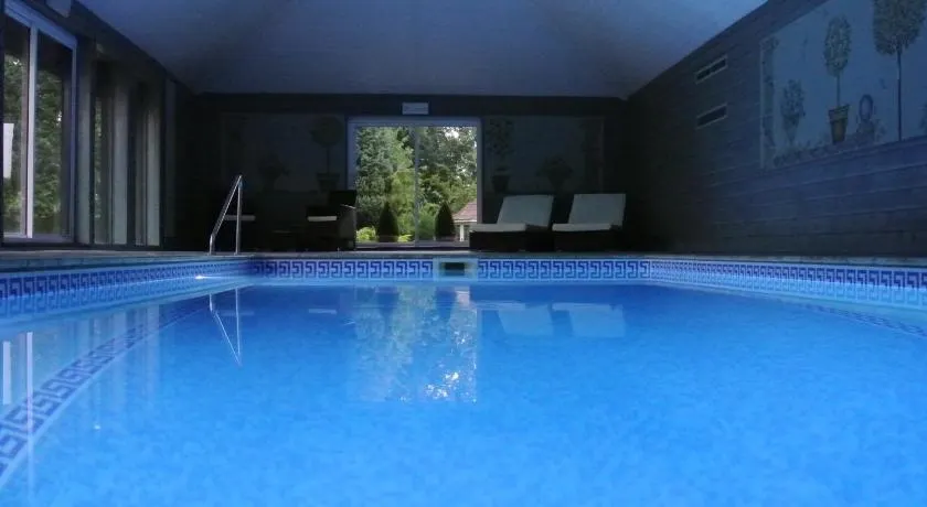 Frith Farm House Cottages - Image 1