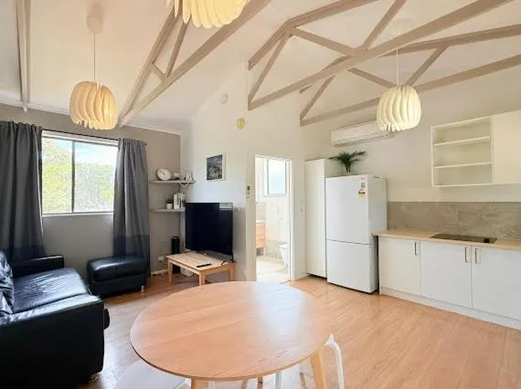 Beachside Cabin No 1 at Island Beach - Image 1