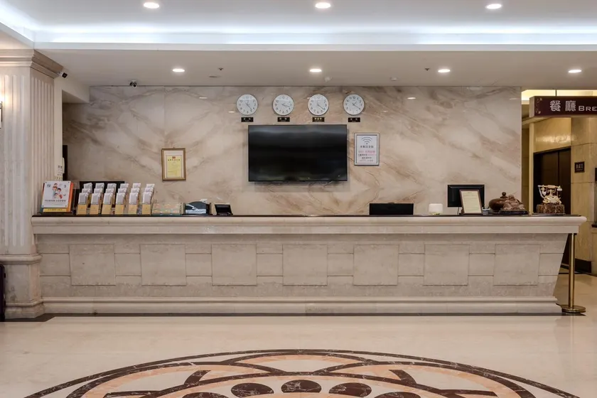 Chong Yu Hotel - Image 1