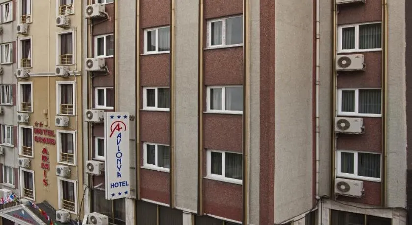 Avlonya Hotel - Image 1
