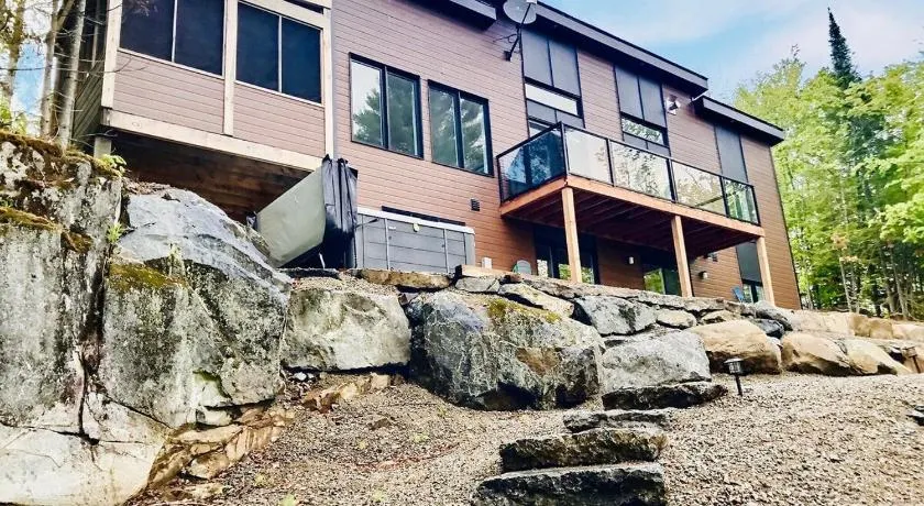Panoramic Lakefront Chalet with Hot Tub & Firepit - Image 1
