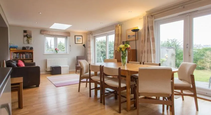 Warwick Lodge - Image 1