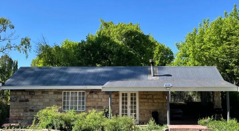 Periwinkle, Grove ,Acorn & Sage Cottages - Image 1