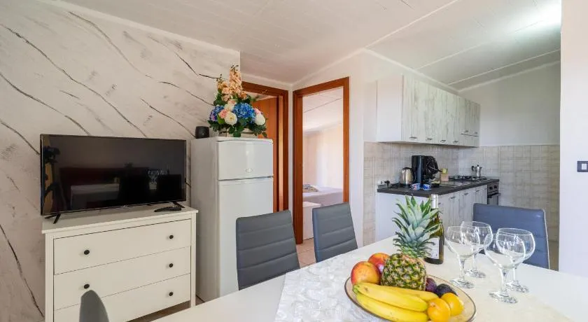 Luxury and Comfort in a Sea View Apartment - Image 1