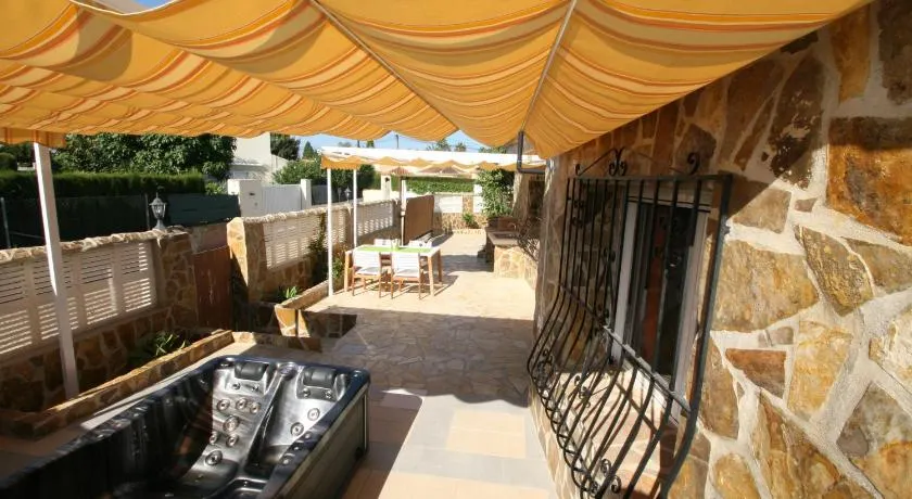 Ferienhaus mit Pool, Garten und Grill | Bergblick - Image 1