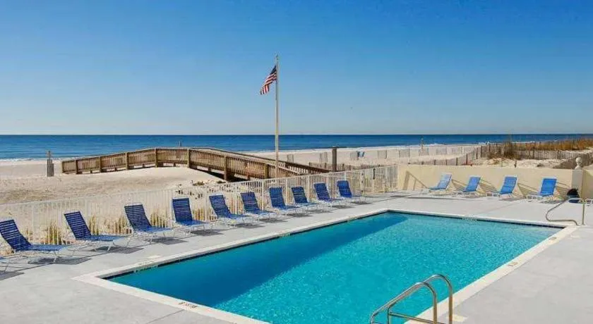 Gulf Tower 8b 2 Bedroom Condo by RedAwning - Image 1