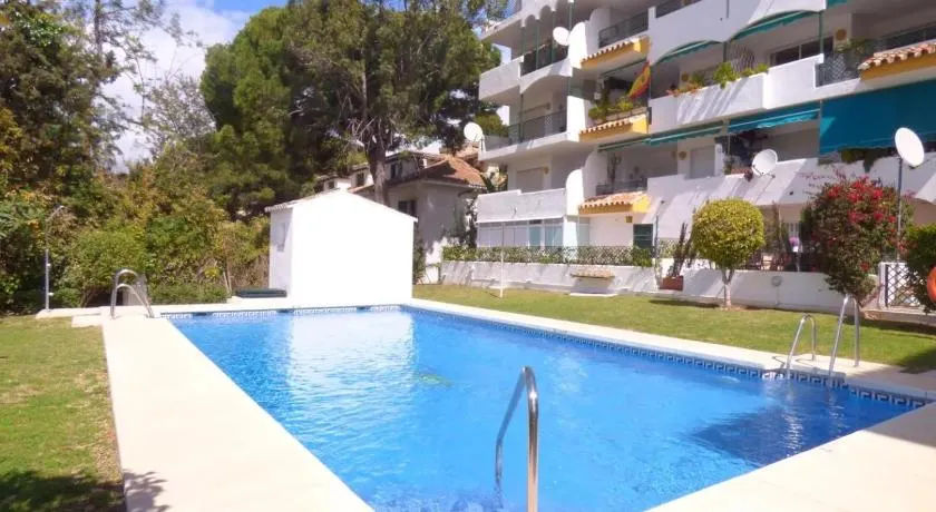 apartamento 2 dormitorios playa Cabopino Artola Marbella - Image 1