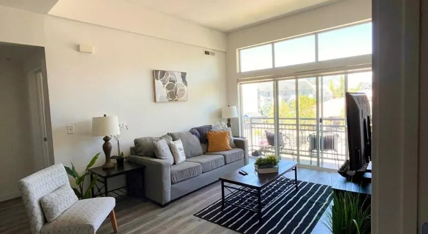 Resort-Inspired Bliss- Modern & Cozy Apartment - Image 1