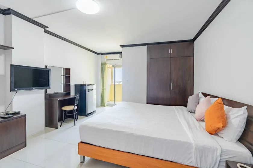 One Residence Navanakorn - Image 1