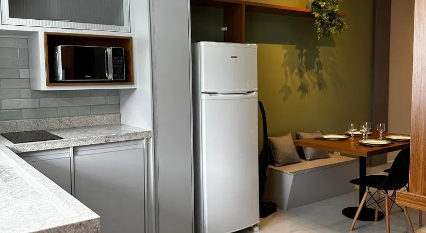 Studio com Garagem, Térreo com Acesso privativo e WIFI, a 5 Minutos do Centro - Image 1