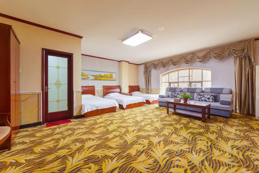 Super 8 Hotel (Tangshan Fengnan Wenhua Square) - Image 1
