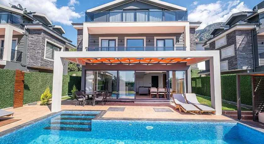 luxurylifevillas 1-2-3-4 - Image 1