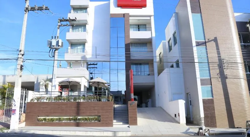 Avelan Plaza Hotel - Image 1