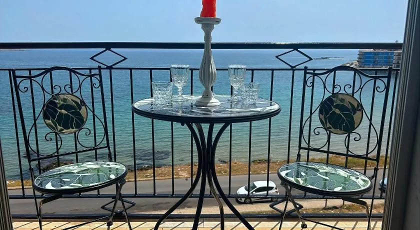 Casa Vacanza Cleopatra Beachfront Augusta - Image 1