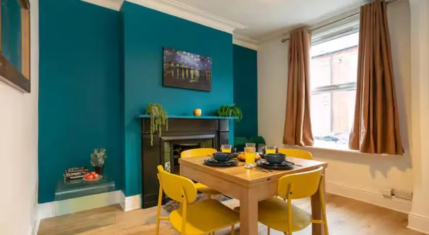 Spacious & Central Entire Home - Image 1