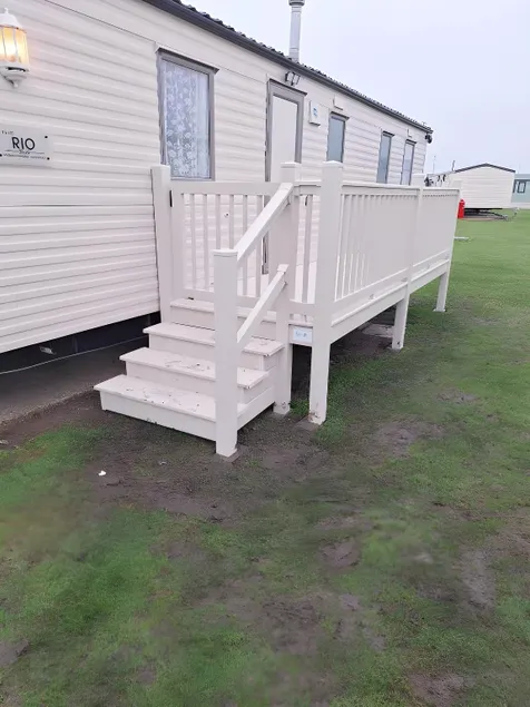 Family Caravan Clacton-on-Sea Sleeps 6 Near Beach - Image 1