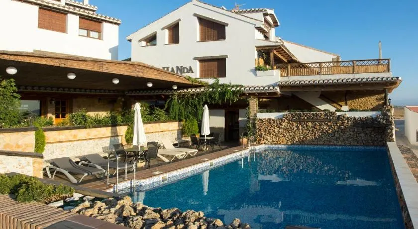 Alhanda Apartahotel - Image 1