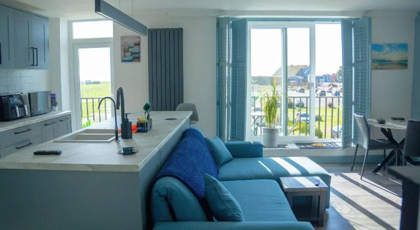 Modern Beachfront Apartment - Image 1