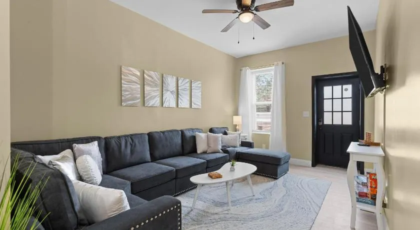 Red Brick Hideaway | JZ Vacation Rentals - Image 1