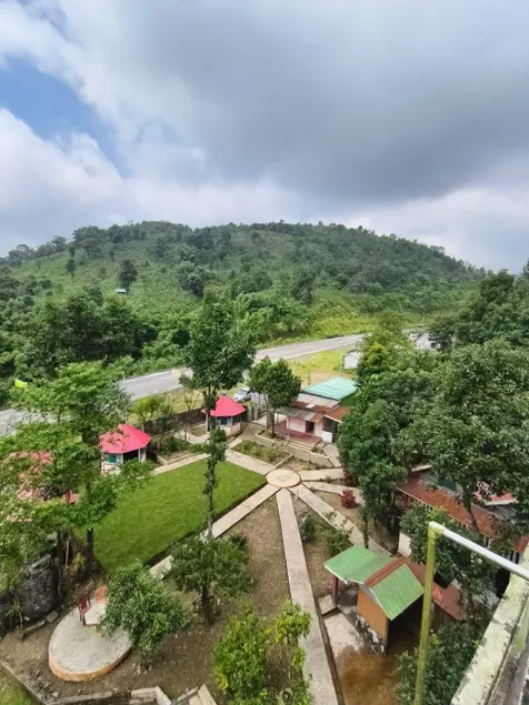 Dawki homestay with mountain views - Image 1
