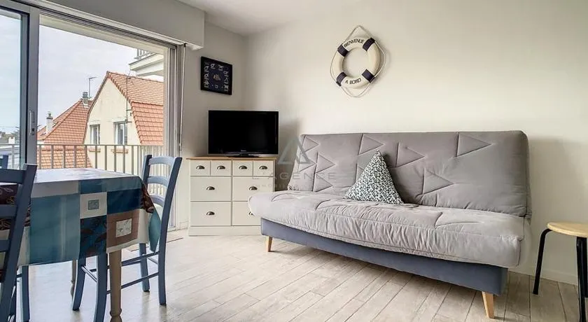 Charmant appartement avec balcon, 1 chambre, parking, à 500m du centre, 1km de la plage - Image 1