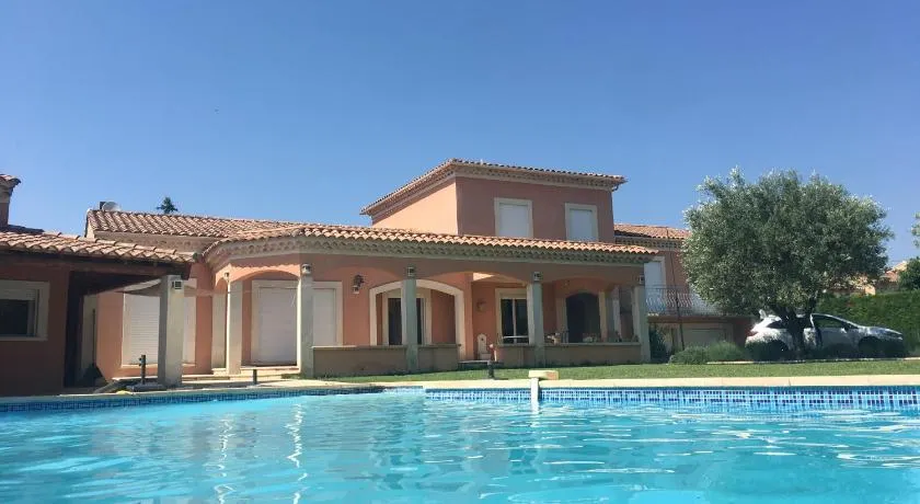Villa et maisonnette provençales - Image 1