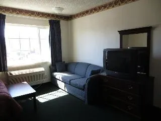 Deluxe Inn - Image 1