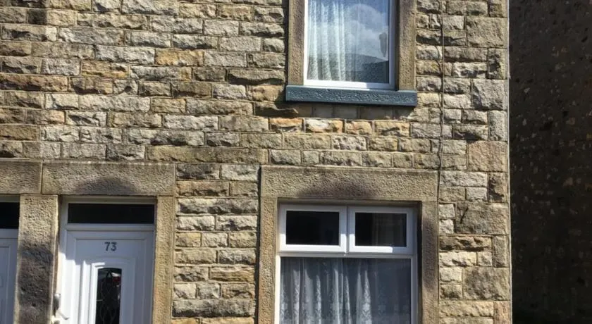 Cosy end terrace - Image 1
