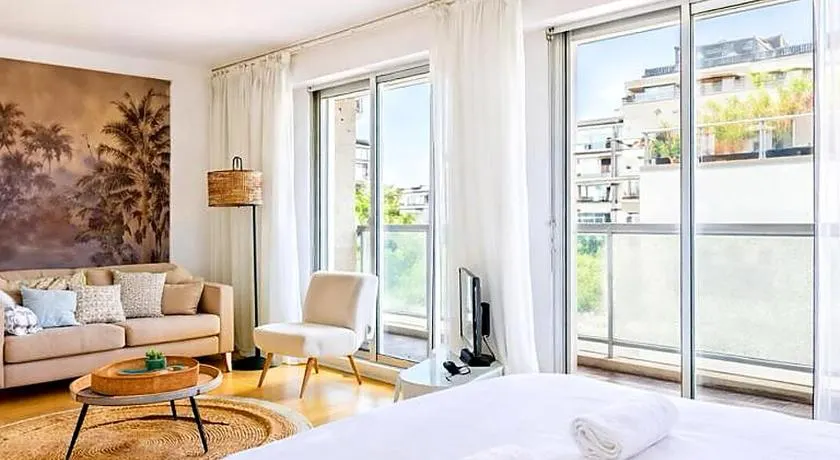 Grand Studio 50 m2 Balcon Porte de Versailles - Image 1