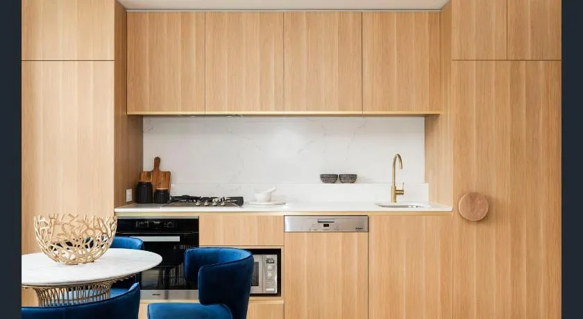 Luxe 1BR Surry Hills - Gym - Sauna - Pool - Image 1
