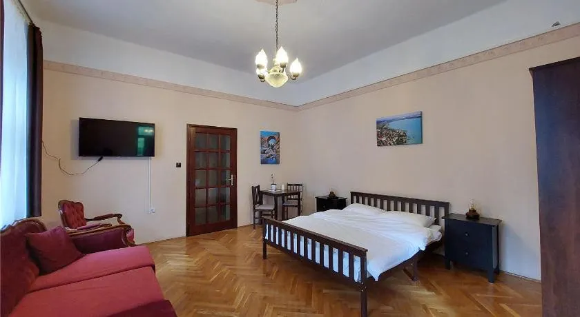 Gosztonyi Villa - Image 1