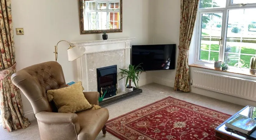 Exclusive 2 Bedroom Apartment with Summer House and Hot Tub - Image 1