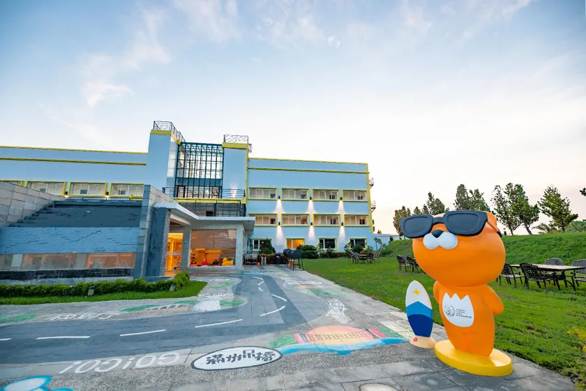 Lovestar Lakeside Hotel - Starlight Building - Image 1