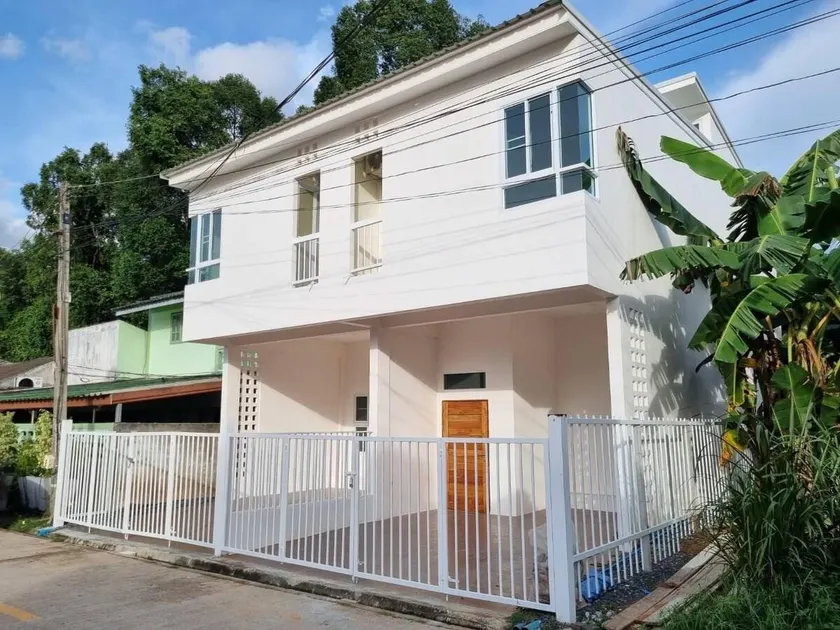 33 House - Image 1
