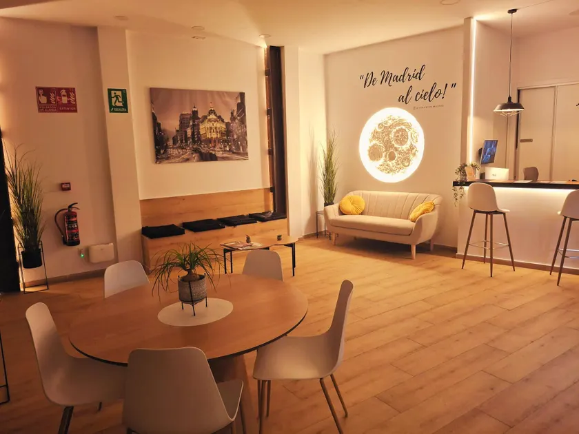 Urban Inn Capsule Madrid - Image 1