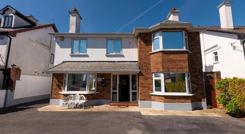 AVALON HOUSE - Image 1